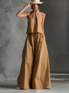Ensemble deux pièces élégant d'été kaki avec haut licou sans manches et pantalon large