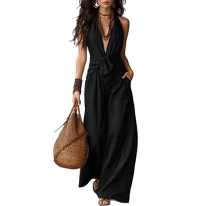 Elegante mouwloze zwarte halter-jumpsuit met wijde pijpen voor stijlvolle dames