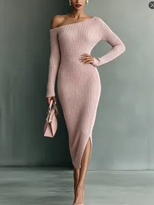 Robe midi élégante en maille côtelée rose à une épaule avec fente latérale