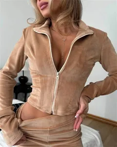 Elegante conjunto de dos piezas de terciopelo para mujer con cárdigan con cremallera