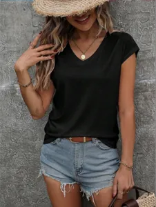 Casual women's black V-neck short sleeve T-shirt with frayed denim shorts and straw hat