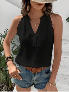 Dettaglio top nero senza maniche con scollo a V e pizzo da donna