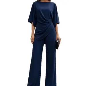 Elegante completo da donna a due pezzi blu navy con top drappeggiato e pantaloni larghi