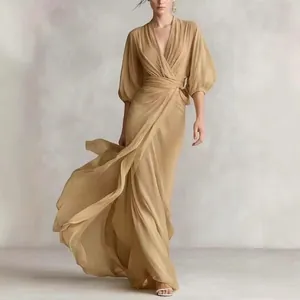 Elegante vestido largo cruzado champán con escote en V, mangas farol y cinturón de lazo.