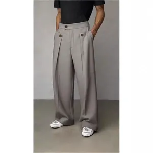 Eleganti pantaloni grigi da uomo a vita alta con gamba larga e dettagli bottoni