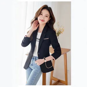 Eleganter, schmal geschnittener Damenblazer in Schwarz mit rosa Kontrastpaspeln