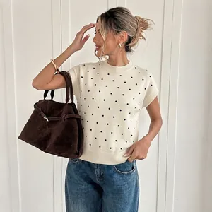 Schicker weißer Kurzarm-Strickpullover mit dunklem Punktmuster und lässiger loser Passform