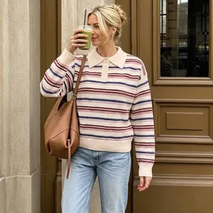 Pull en maille rayé à col polo coupe décontractée pour femme dans un style urbain chic