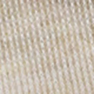 Vista macro detallada que muestra la textura del tejido de punto crema del body