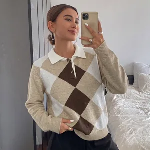 Pull en tricot argyle décontracté pour femmes avec col polo blanc et coupe ample