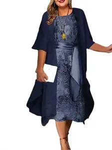 Zweiteiliges Kleid in Übergröße mit Blumendruck und passendem Langarm-Cardigan