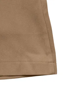 Close-up detail van hoogwaardige bruine twill stof en zoomstiksels op damesblazer