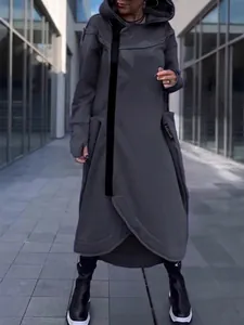 Modieus lang donkergrijs sweatshirt met capuchon voor dames in een casual stedelijke stijl