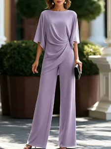 Elegante set due pezzi lavanda con top drappeggiato e pantaloni a gamba larga