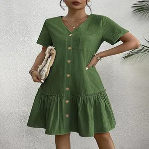Robe boutonnée décontractée en coton et lin vert avec ourlet à volants et col en V chic