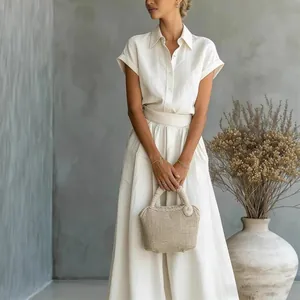 Elegantes zweiteiliges Set mit kurzärmeligem Hemd und weit geschnittener Hose in Beige