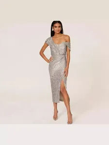 Élégante robe de soirée à paillettes argentées à une épaule avec fente haute pour femme
