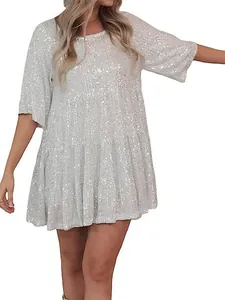Vue détaillée de la mini-robe de soirée à paillettes blanches étincelantes à manches
