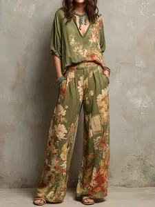 Pantalon large bohème à imprimé floral vert olive et taille haute sur mannequin