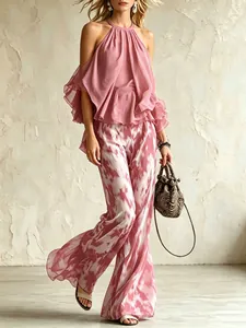 Elegante top estivo a cavezza in chiffon con volant e pantaloni larghi stampati