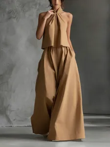 Conjunto de top halter sin mangas caqui y pantalones de pierna ancha de talle alto