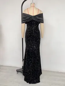 Vista posterior detallada de un elegante vestido de noche de sirena con lentejuelas negras
