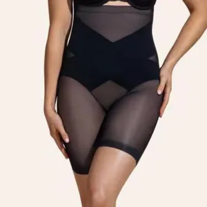 Zwarte corrigerende short met hoge taille en mesh-panelen voor een slanker silhouet