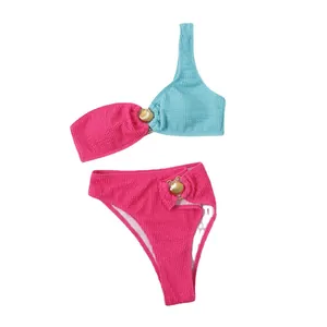 Sexy bikini de dos piezas en bloque de color con top de un hombro y detalles de concha