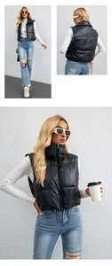Vue détaillée du gilet matelassé noir pour femme avec fermeture éclair et col montant élégant