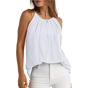 Elegante canotta bianca con scollo all'americana, pieghe, spalline sottili e bordo curvo