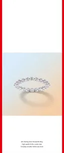 Anillo de plata de ley con moissanita y diseño de banda de múltiples piedras