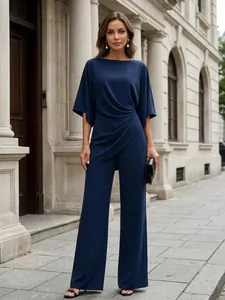 Elegante completo a due pezzi blu scuro con top drappeggiato e pantaloni larghi