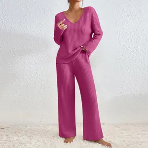 Ensemble de détente 2 pièces en maille côtelée avec col en V et pantalon large