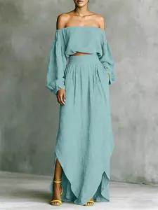 Elegante set due pezzi con crop top senza spalline e gonna lunga irregolare