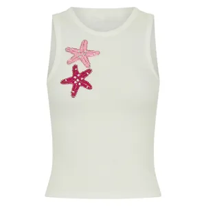 Weißes geripptes Tanktop mit pinkfarbener und roter Pailletten-Seestern-Stickerei