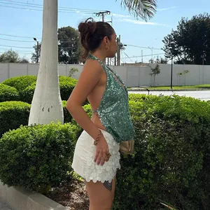Top sexy verde con lentejuelas, cuello halter y espalda descubierta para fiestas de verano