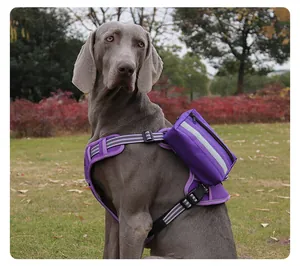 Detaillierte Ansicht der violetten reflektierenden Taktiktasche für Hundegeschirre