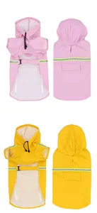 Impermeables para mascotas en rosa y amarillo con tiras reflectantes y capuchas de seguridad.