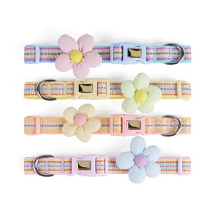 Collier Lumineux Mignon Pour Animaux Compagnie Avec Fleur En Tissu 3D Pour Chats Petits Chiens Ajustable Réfléchissant Sangle En Polyester Tissé Avec Boucle Métallique Gravable D-Ring