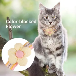 Collier pour animaux réglable avec jolie fleur en tissu jaune et motif écossais rose vif