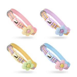 Colliers réglables pour chats et chiens avec fleurs en tissu en quatre tons pastels