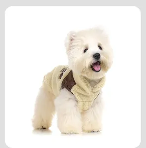 Vue détaillée d'une veste d'hiver en laine d'agneau pour animaux en polaire beige