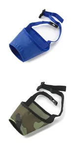 Détail rapproché de muselières pour chiens en nylon bleu et camouflage avec boucles.