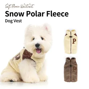Gilet chaud en polaire pour chiot avec applique P en crème et marron