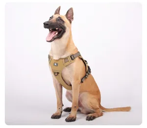 Arnés táctico marrón para perros grandes mostrado en un Malinois sobre blanco.