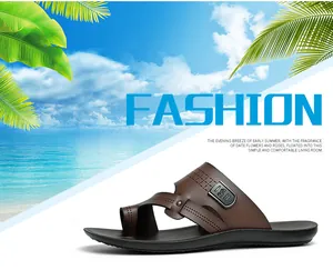 Detailansicht brauner Herren-Strandsandalen mit weicher rutschfester Sohle