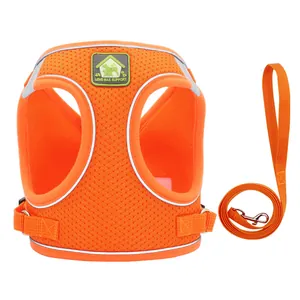 Ademend oranje mesh hondentuigje en riemset met veilige reflecterende veiligheidsstrips