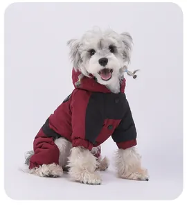 Manteau d'hiver imperméable à quatre pattes pour chien avec capuche en patchwork rouge et noir