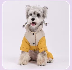 Combinaison d'hiver chaude jaune et beige pour chiens, design imperméable et coupe-vent.