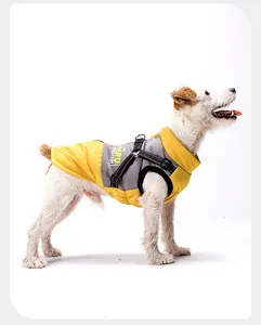 Waterdichte gele honden wintervest met geïntegreerde harnas D-ring bevestiging